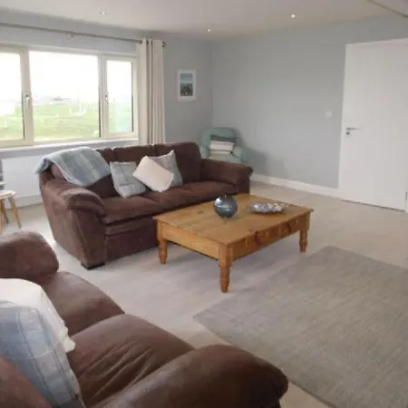 Mannin Bay Beach House *